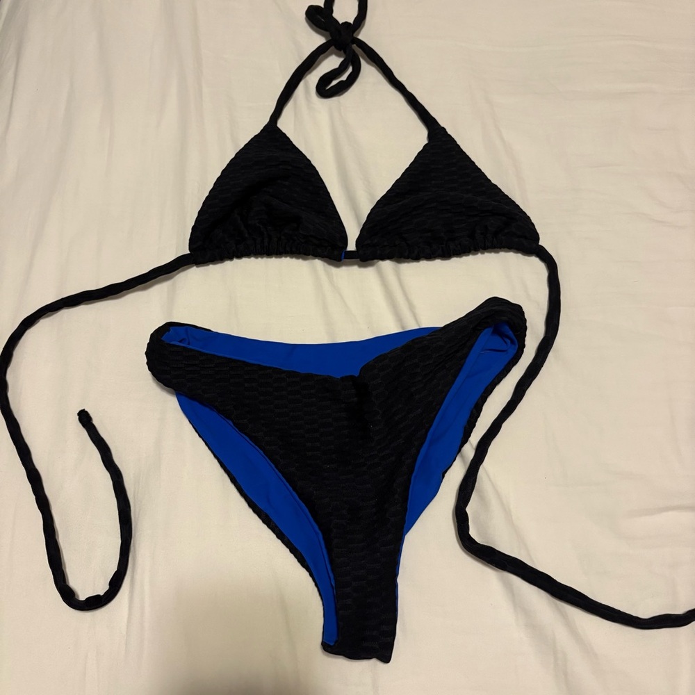 VINCIJA SWIM Textured Black and Blue Reversible Triangle Bikini Set